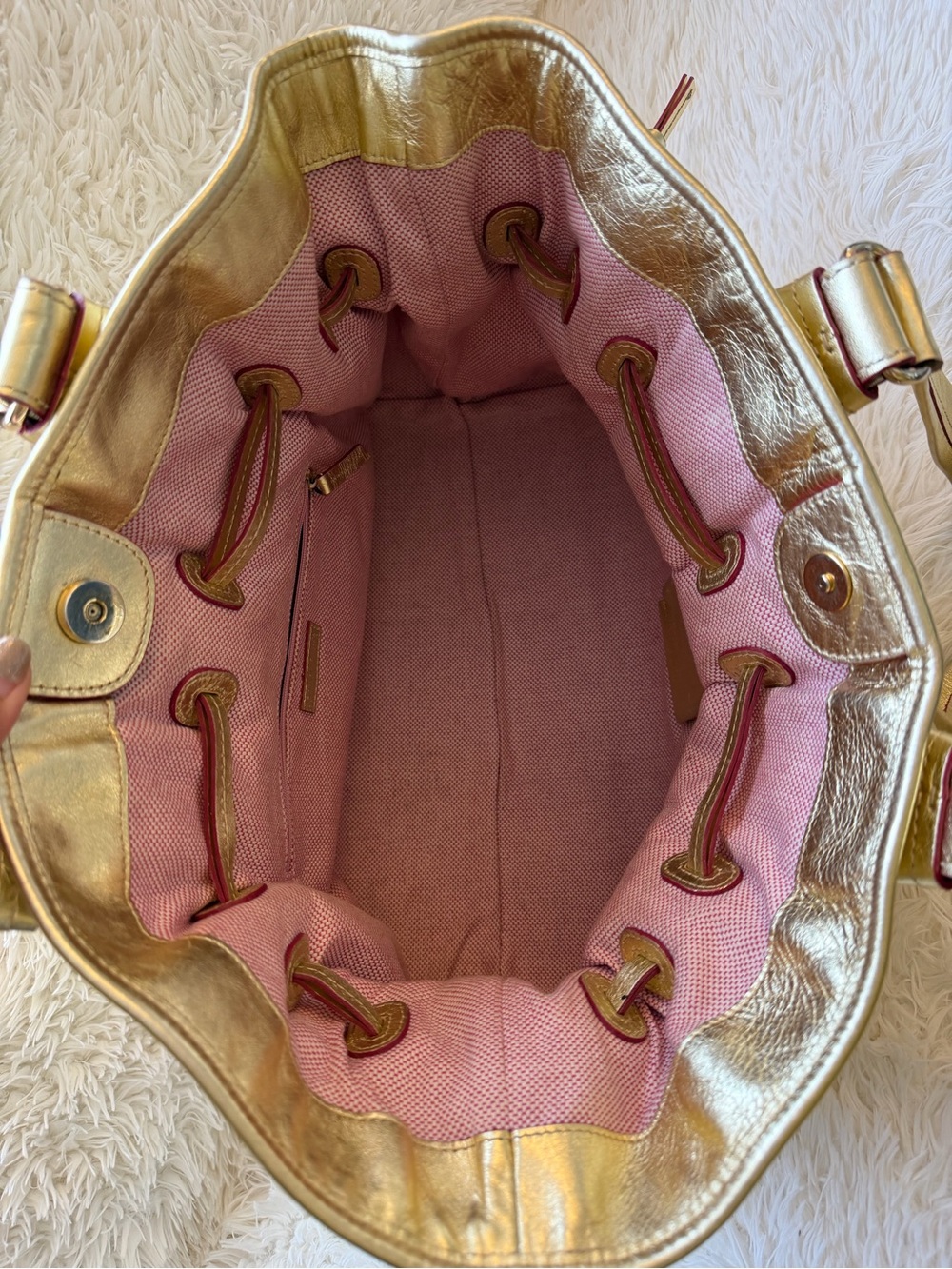 Dooney & Bourke Rare Metallic Gold Leather w/ Drawstring Shoulder Bag - Picture 7 of 15